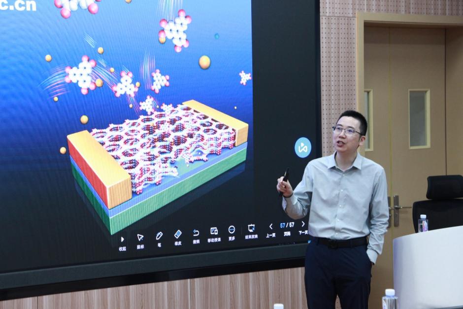 中国科学院福建物构所徐刚研究员应邀为2023白菜网站注册大全师生作学术报告