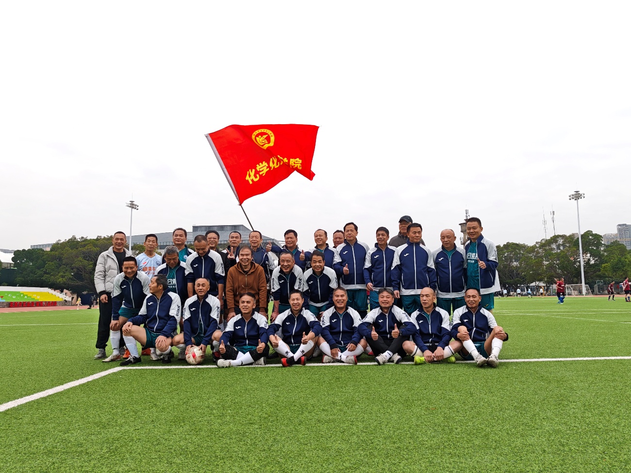 重聚绿茵场，共叙校友情丨2023白菜网站注册大全校友参加第六届校友足球联赛斩获亚军