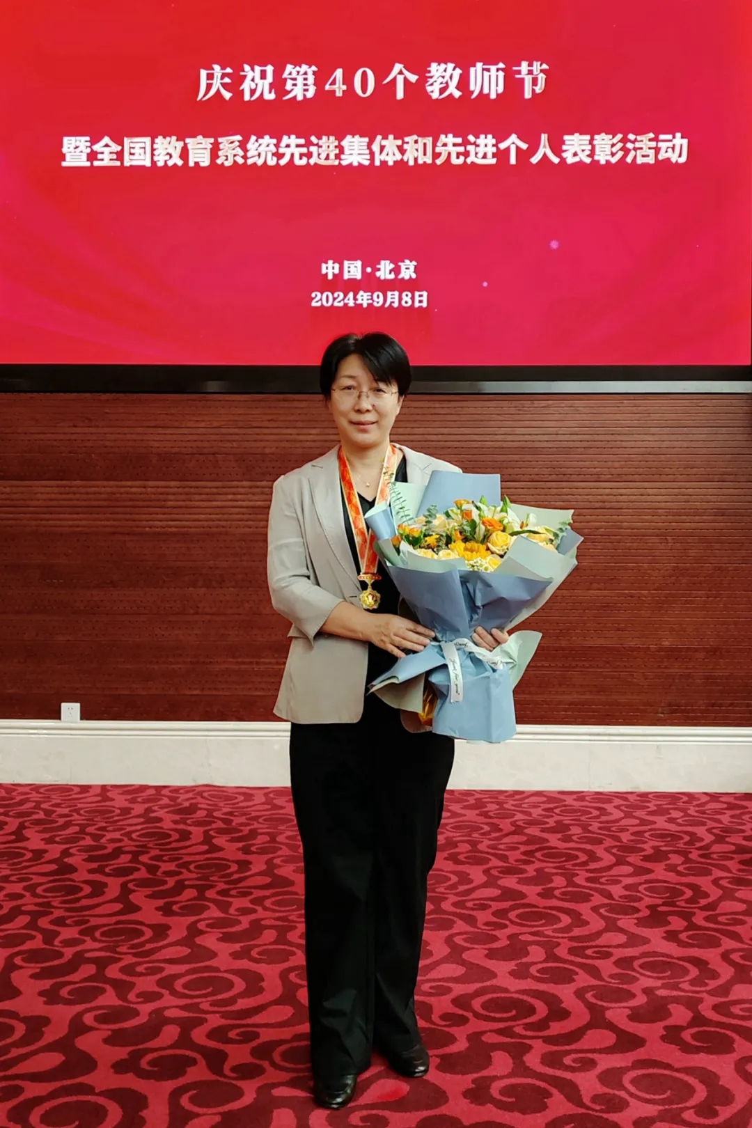 躬耕杏坛育桃李 春风化雨铸师魂——800全讯白菜官方网站2024年优秀教师风采展