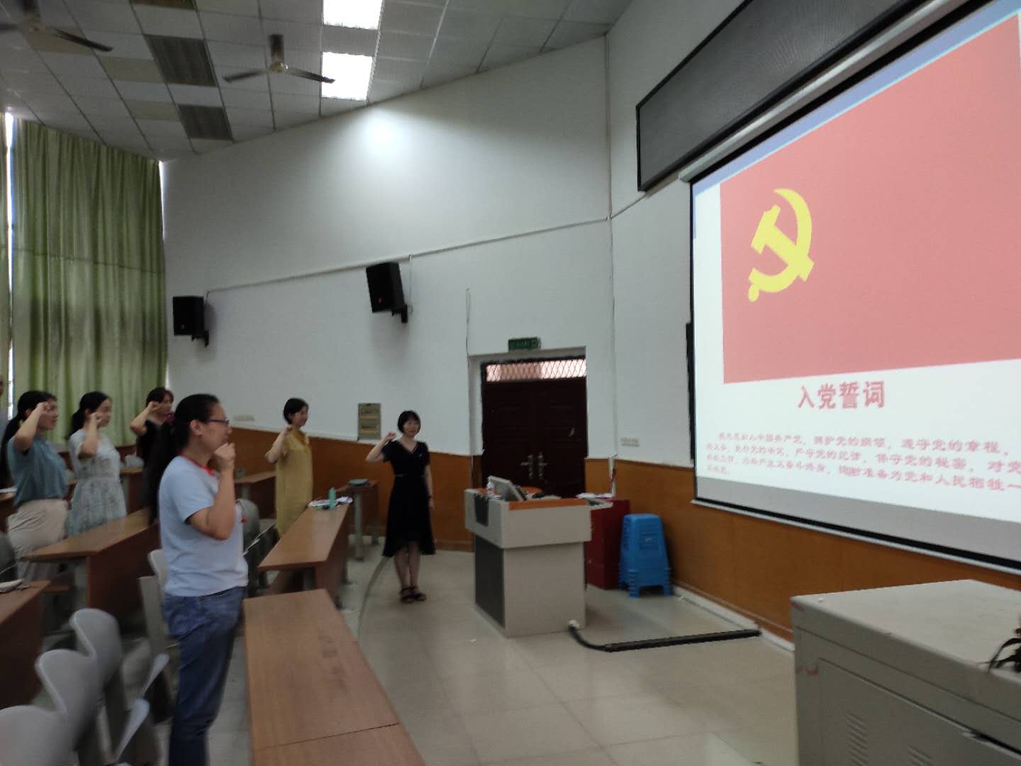 800全讯白菜官方网站举办专题微党课暨学院党委理论学习中心组2020年第4次集中学习扩大会