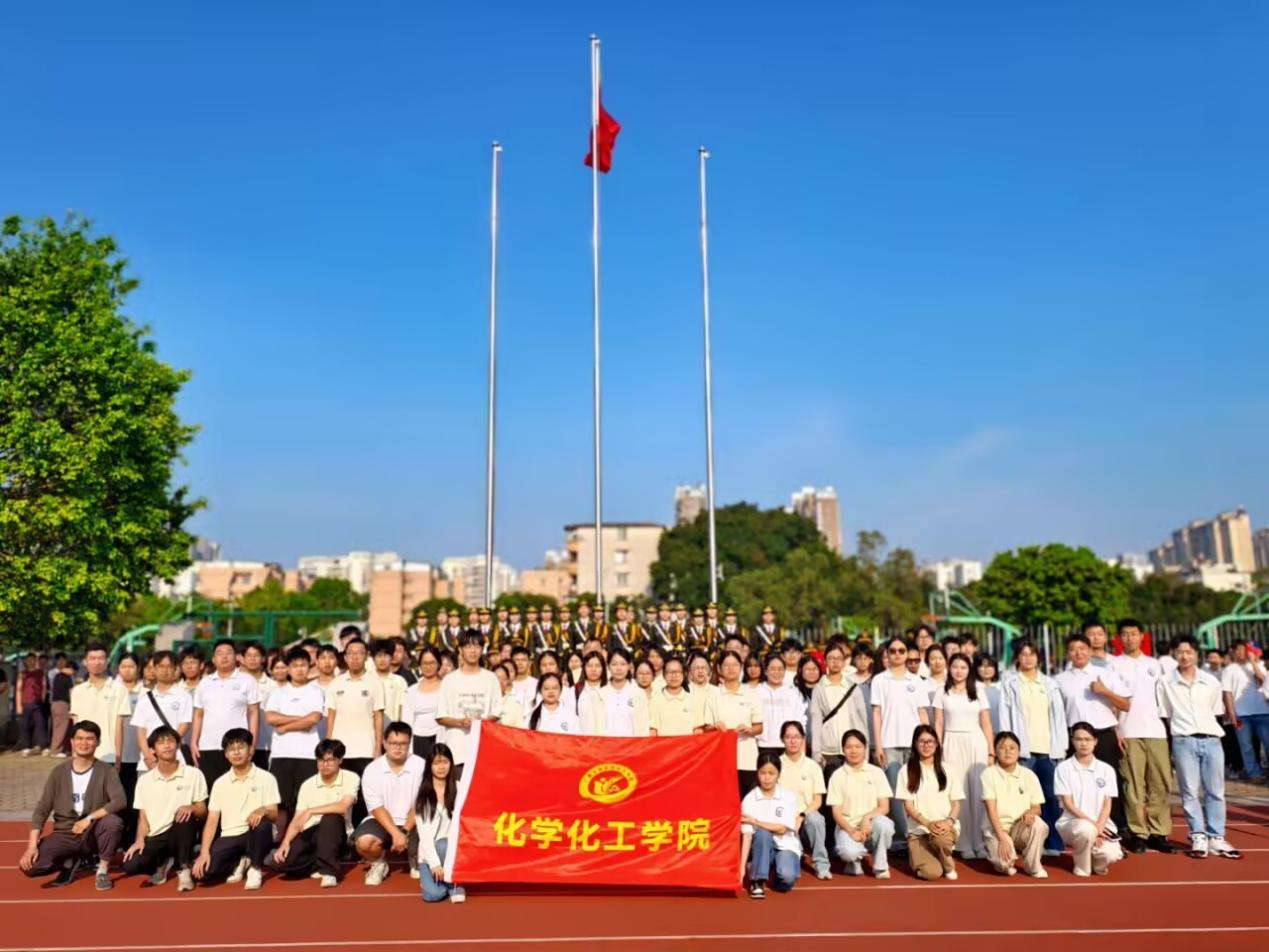 致敬劳动，青春启航——2023白菜网站注册大全师生代表参加学校五一国际劳动节升旗仪式