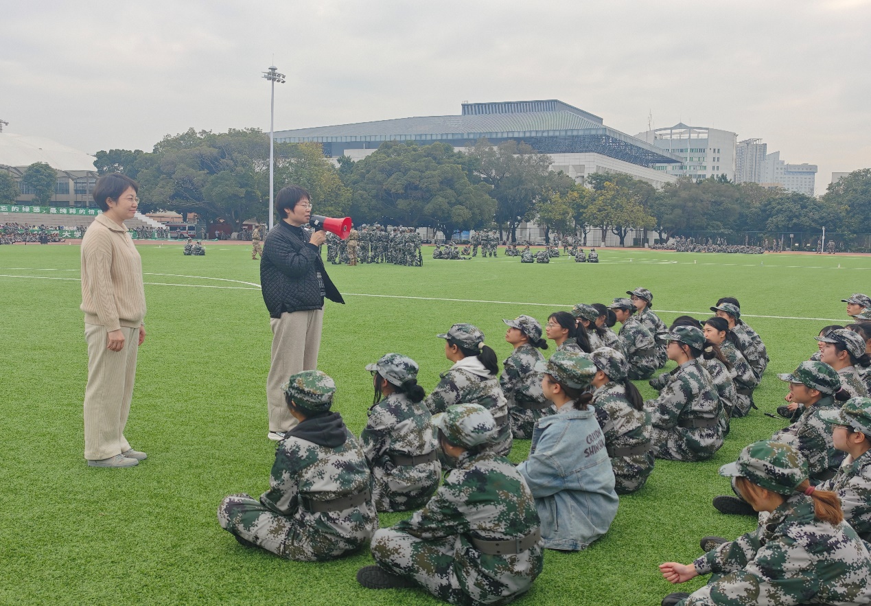 心系军训，温情满营|2023白菜网站注册大全领导老师慰问2024级军训学生