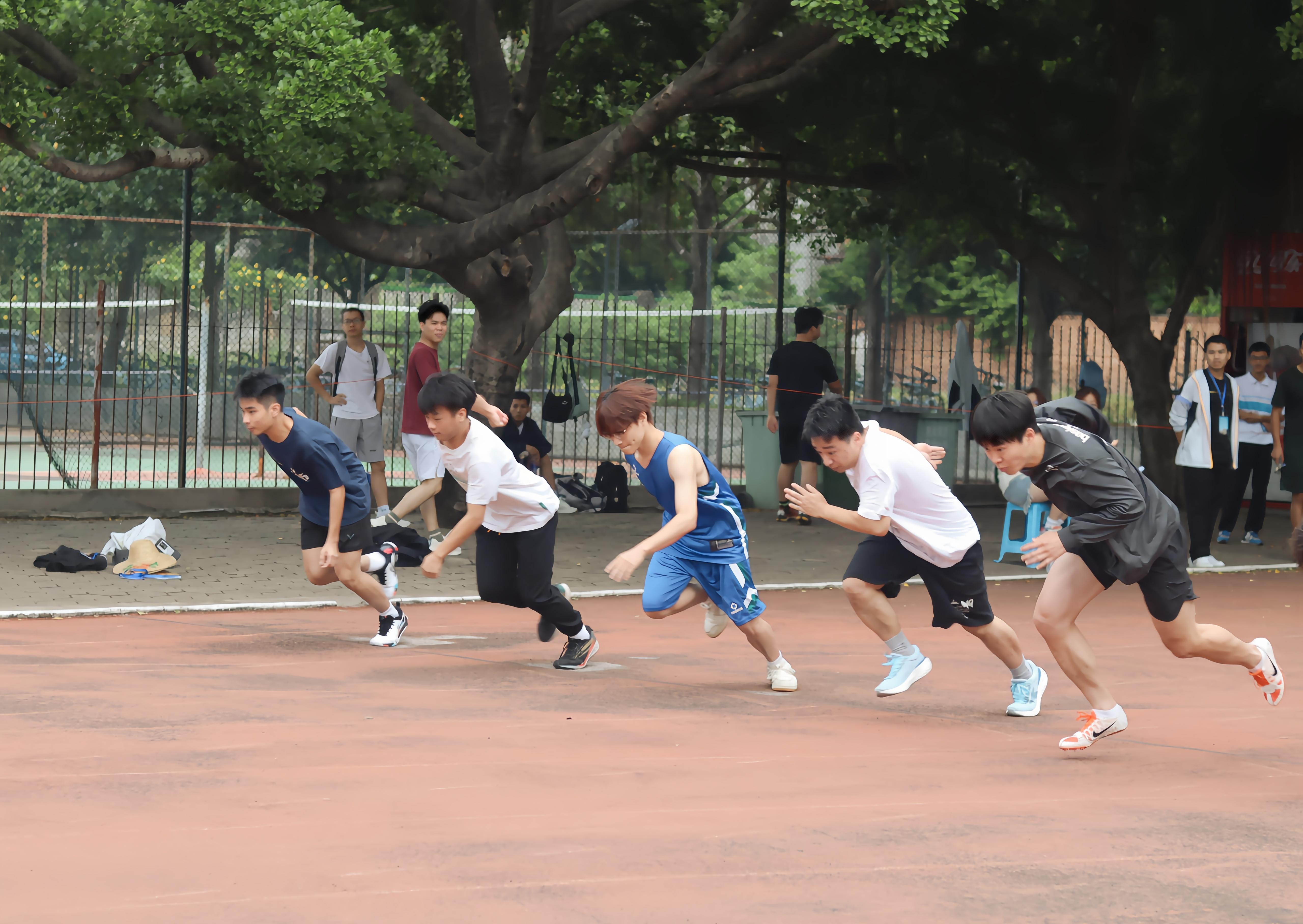 追逐热血人生 不负年轻本能 ----- 800全讯白菜官方网站第24届运动会顺利举行